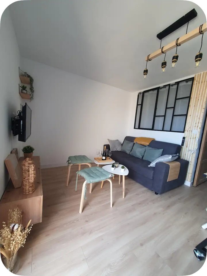 Séjour rénové avec verrière intérieure, Fleury-d'Aude